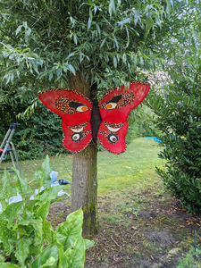 Jaarlijks organiseren we in augustus/september een expositie op een bijzondere plek onder de naam Heerlijke kunst. Dat kan zijn een bos, een landgoed of een bijzondere tuin. We laten ons inspireren door de plek, de natuur, de dieren of de historie en maken nieuwe kunstwerken. Tijdens de expositie werken we samen met dichters, performers en verzorgen we rondleidingen en workshops.