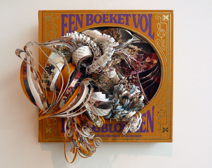 boek23 boek(et) vol droog bloemen