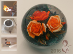 Deze knikkers en mini-presspapiers met voornamelijk bloemdesign zijn gemaakt van glas met de vacuum encasement techniek. Het is een zeer ambachtelijke techniek waarbij ieder blaadje en bloemetje gemaakt wordt in glas aan de brander.Het design wordt daarna in het blanke glas gezet en gevormd tot een knikker/marble of mini-presspapier.