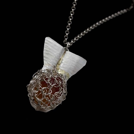 Hanger met chalcedoon