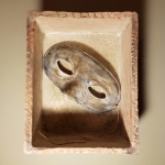 Doos met masker Doos met masker