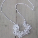 Ibiza ketting gehaakte bloemetjes/kralen Ibiza ketting gehaakte bloemetjes/kralen