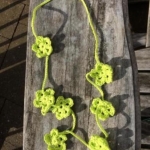 Gehaakte ketting bloemetjes pistache Gehaakte ketting bloemetjes pistache