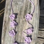 Gehaakte ketting bloemetjes lavendel Gehaakte ketting bloemetjes lavendel