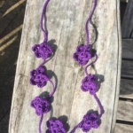 Gehaakte ketting bloemetjes violet Gehaakte ketting bloemetjes violet