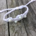 Ibiza armband geknoopt wit pareltjes Ibiza armband geknoopt wit pareltjes