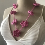 Gehaakte ketting bloemetjes Roze Gehaakte ketting bloemetjes Roze