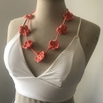 Ketting gehaakt bloemetjes Corail Ketting gehaakt bloemetjes Corail