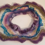 Geode paars met amethist edelstenen Geode paars met amethist edelstenen
