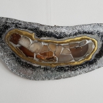 geode zilver zwart met plakjes bruine edelsteen geode zilver zwart met plakjes bruine edelsteen