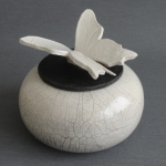 Urn met vlinder Urn met vlinder