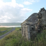 Vervallen huisje aan de kust Vervallen huisje aan de kust