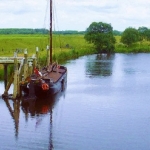 Tjalk bij sluis Tjalk bij sluis