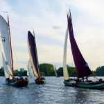 Drie skutsjes in de bocht Drie skutsjes in de bocht