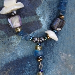 Ketting met apatiet en pauaschelp Ketting met apatiet en pauaschelp
