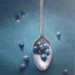 Antieke zilveren lepel met blauwe bes Antieke zilveren lepel met blauwe bes