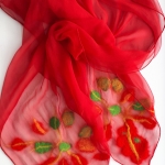 Rode shawl met herfstbladeren