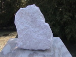 Het verfraaien van een steen d.m.v. beitels raspen schuurpapier etc. tot een sculptuur