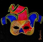 Schilderijen van maskers en kroontjes in een surrealistische sfeer.