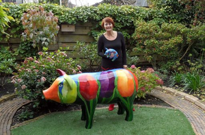 In deze groep plaats ik allerlei vrolijk beschilderde dieren. Op dit moment nog veelal varkens maar er volgt meer.