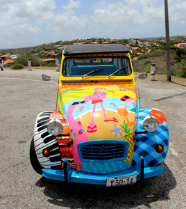 3D vogels en gips buiken auto's, bussen, brievenbussen beelden en meer.