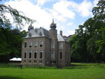 Kasteel Oud Poelgeest in Oegstgeest, staat op de rijksmonumentenlijst. Er komen nog vele reportage`s, die gemaakt zijn in verschillende jaargetijden. Laatste update was op: 10 april 2014.