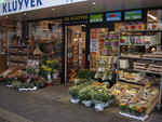 De Kempenaerstraat in 2004. De winkelstraat in Oegstgeest.