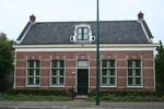 Dorpsstraat 68 in Oegstgeest is gebouwd in 1888 en het pand is precies 100 jaar later gerestaureerd in 1988, door de huidige bewoners.