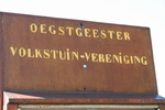 De Oegstgeestertuinvereniging zit in de Gruneriewijk, de ingang is bij de Willibrorduslaan.