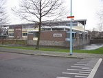 De Rooms-Katholieke Jenaplanschool op de hoek Hazenboslaan - Lange Voort te Oegstgeest. De hoofdingang is in de Rembrandt van Rijnlaan.