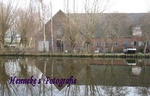 Bij de nieuwe woonwijk-en haven Poelgeest grenzend aan de Haarlemmertrekvaart, stond deze boerderij.