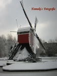 Deze molen staat in het Irispark nabij het winkelcentrum Lange Voort-Irislaan.