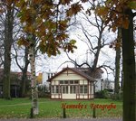 Het kleinste Trouwhuisje van Nederland staat in Oegstgeest. Het is te bewonderen bij het Gemeentehuis van Oegstgeest, beide zijn een Rijksmonument.