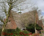 De Regenboogkerk vindt u in de Mauritslaan, in de Oranje wijk te Oegstgeest.