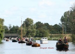 In 2007 is het 350 jaar geleden dat de Trekvaart tussen Haarlem en Leiden gegraven werd. In het laatste weekend van september was er een historische vlootschouw richting Leiden. De fotograaf was precies op de juiste plek om wat overzicht foto`s te maken.