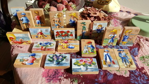 Kleine kunstwerkjes gemaakt op blokjes hout van 5x8 cm. Te vinden in mijn atelier, of online op de site van olympiccardsholland en in de automaat van Pakje Kunst in de Galerie/Café Leidse Lente op de Haagweg 4 Leiden.