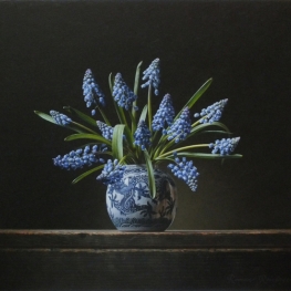 Bloemstilleven met blauwe druifjes Bloemstilleven met blauwe druifjes