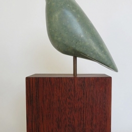 Vogel serpentijn + houten sokkel Vogel serpentijn + houten sokkel