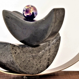Metafysische Transcendentie.Draaibaar object speksteen, metaal en glas Metafysische Transcendentie.Draaibaar object speksteen, metaal en glas