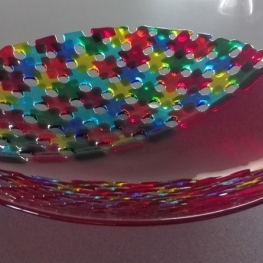 Schaal half rood en half in blokmotief Schaal half rood en half in blokmotief