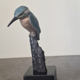 Ijsvogel op hout uniek beeldje Ijsvogel op hout uniek beeldje