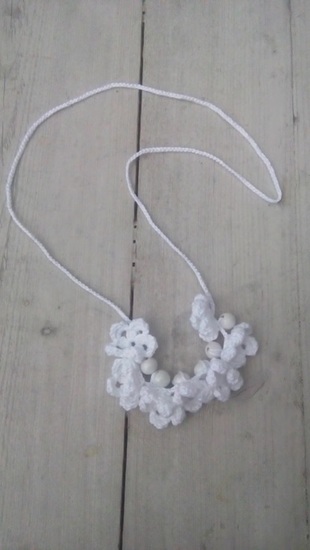 Ibiza ketting gehaakte bloemetjes/kralen