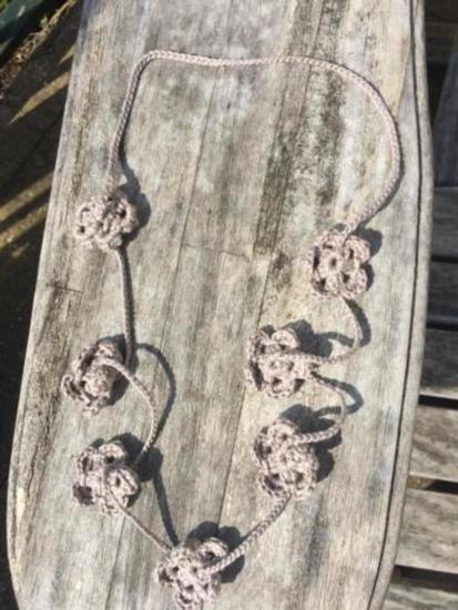 Gehaakte ketting bloemetjes zilver