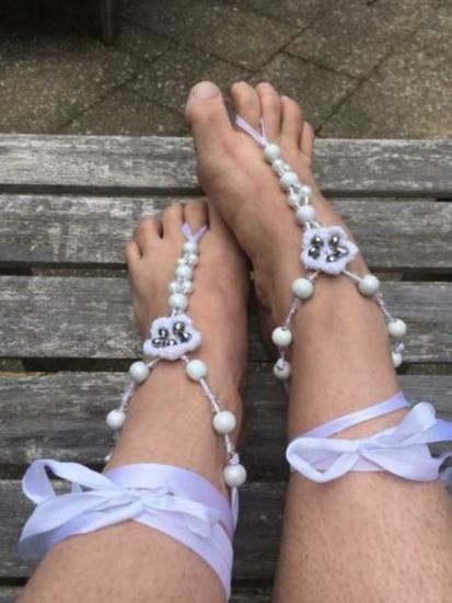 Barefootsandals kralen, bloem en satijnlint