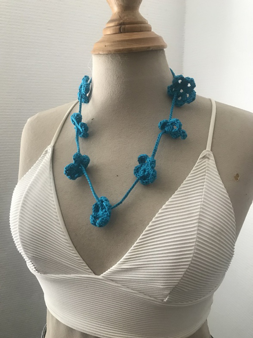 Ketting gehaakt bloemetjes Turquoise