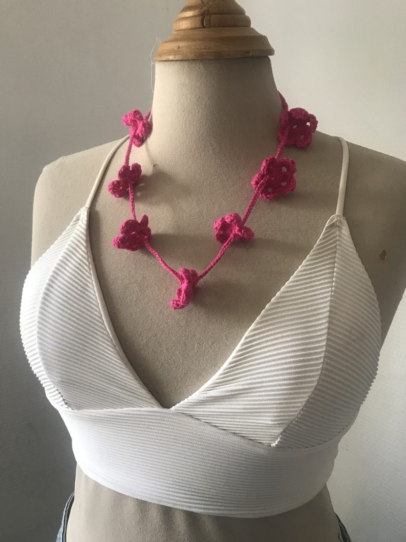 Ketting gehaakt bloemetjes Oeillet