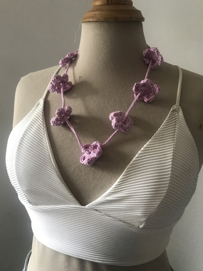 Ketting gehaakt bloemetjes Merengue