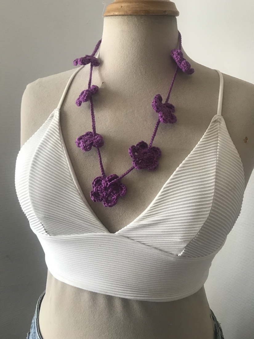 Ketting gehaakt bloemetjes Paars