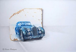Vanuit een fascinatie voor Delfts Blauw zijn deze tegeltekeningen ontstaan. Ze worden zeer realistisch en met oog voor detail getekend, waardoor ze bedrieglijk 'echt' lijken (trompe l'oeil techniek). Een tegeltekening in opdracht laten maken is mogelijk (in overleg). Techniek: kleurpotlood, opgehoogd met witte acrylverf