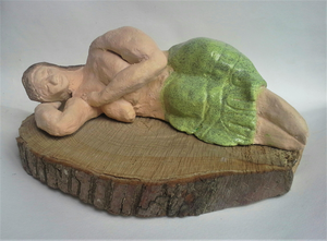 in Oermoeder kunst komt de belevingswereld en het innerlijk bewustzijn naar voren van natuurvolken in de periode van +- 35000 jaar voor Chr. Deze kunst werd door vrouwen gemaakt om leven ,dood en wedergeboorte te eren en de verbinding te maken met de onzichtbare wezens uit de natuur.